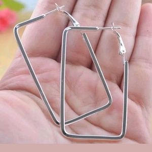 Jewelry - 💥SALE💥 Rectangular Shaped Design Silver Earrings Jewelry - 💥SALE💥 Rectangular Shaped Design Silver Earrings